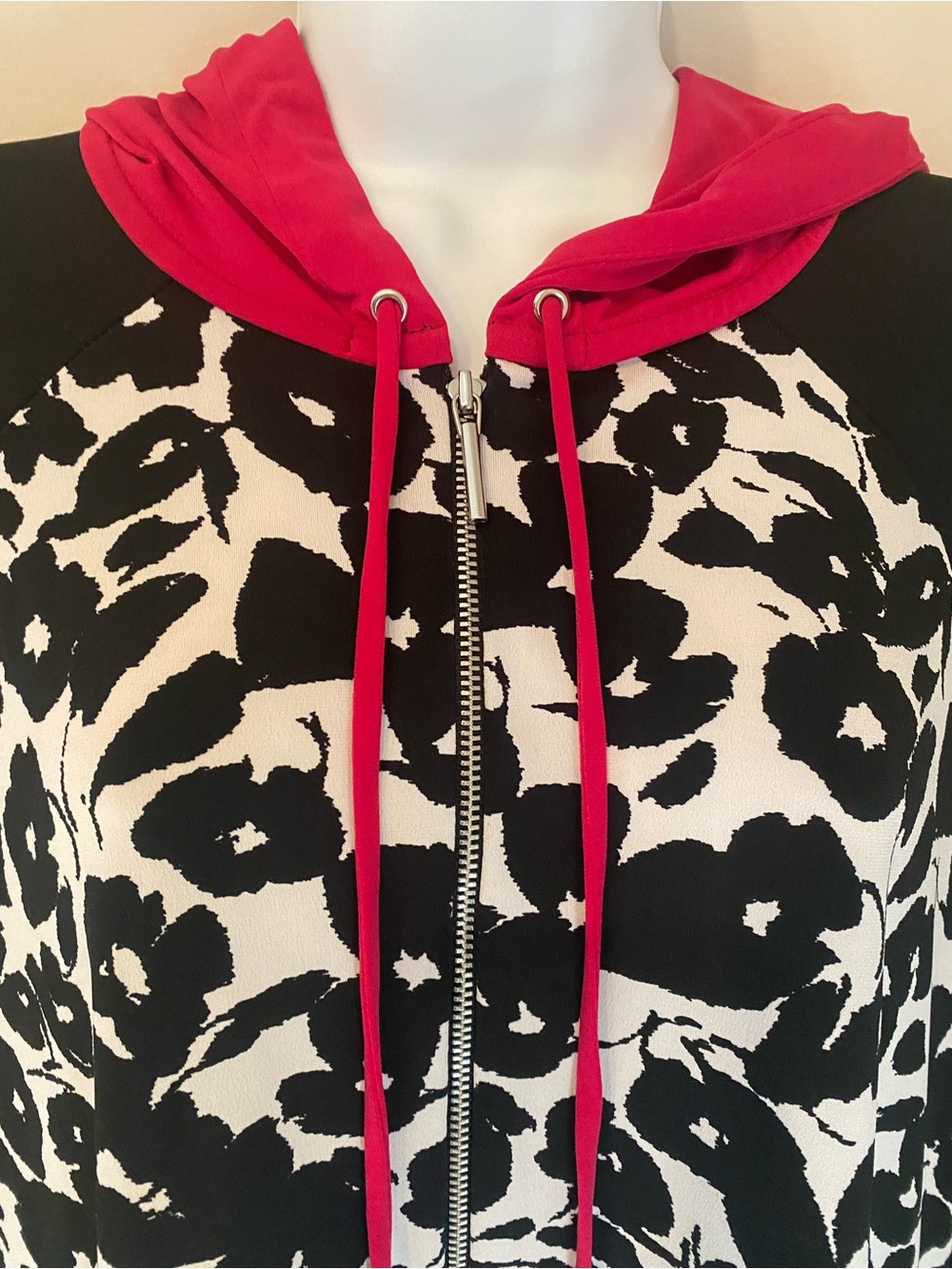 Susan Graver Liquid Knit Zip Hoodie Jacket Floral Pink Black White A346381 Sz L - Picture 4 of 14